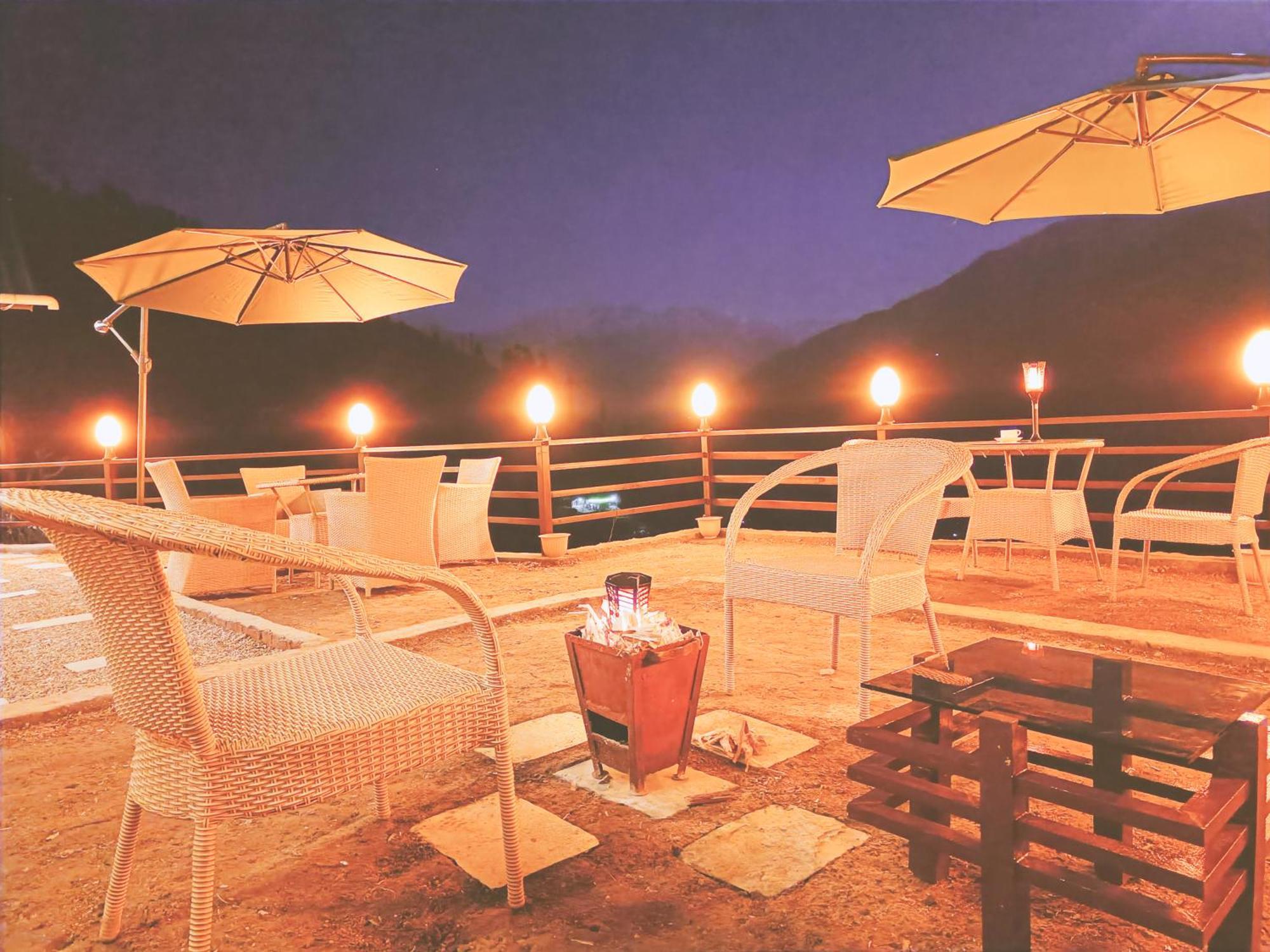 Banjār Trimounts-A Boutique Hotel & Wellnes Center In Tirthan Valley מראה חיצוני תמונה